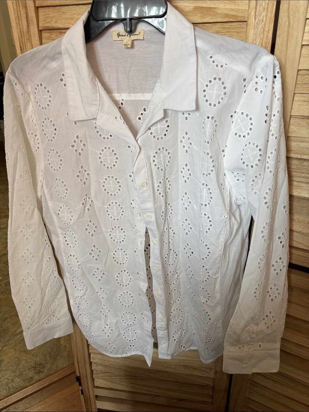 Grand & Greene White Eyelet Button-Front Shirt Large